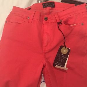 Lucky brand hot pink legging jean with a stretch!